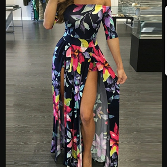 Dresses & Skirts - Floral Maxi Dress